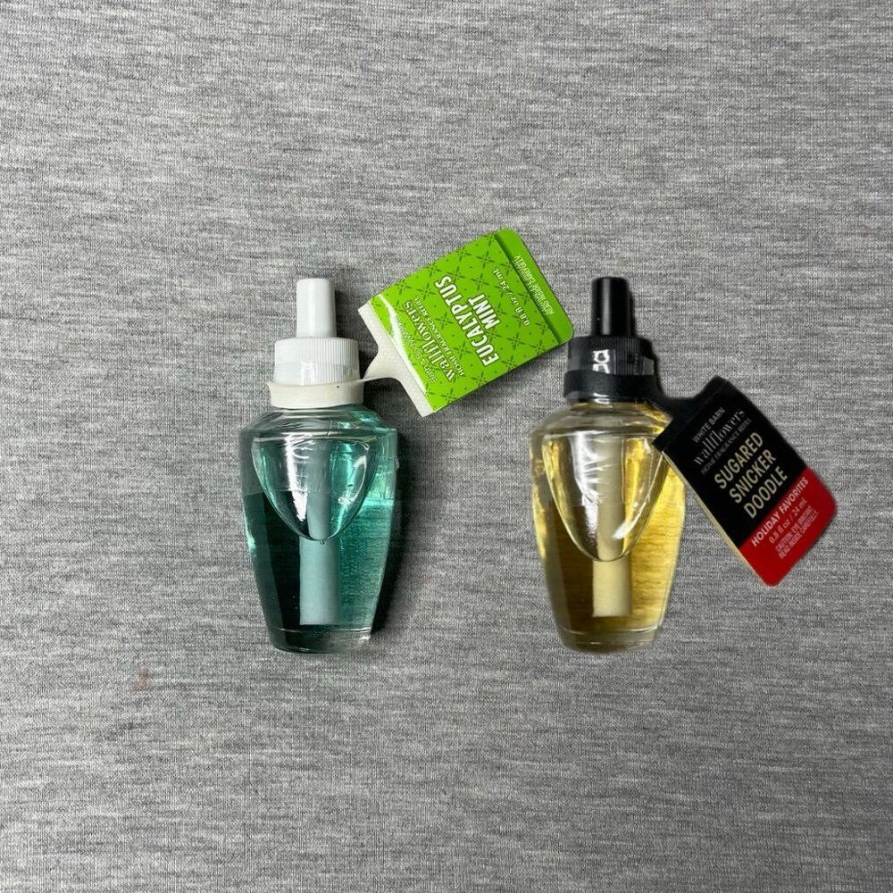 Bath & Body Works Wallflowers Eucalyptus Mint /Sugared Snicker Doodle 2 PCS. Set